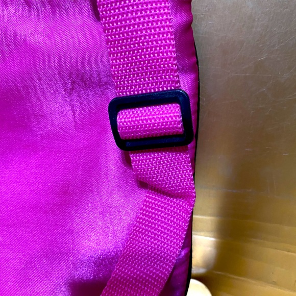 HELLO KITTY SANRIO CROSSBODY PURSE ADJUSTABLE STRAP ZIP TOP PINK/ BLACK/WHITE - Picture 10 of 13